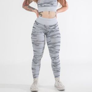 Curves N Combatboots Seamless Set